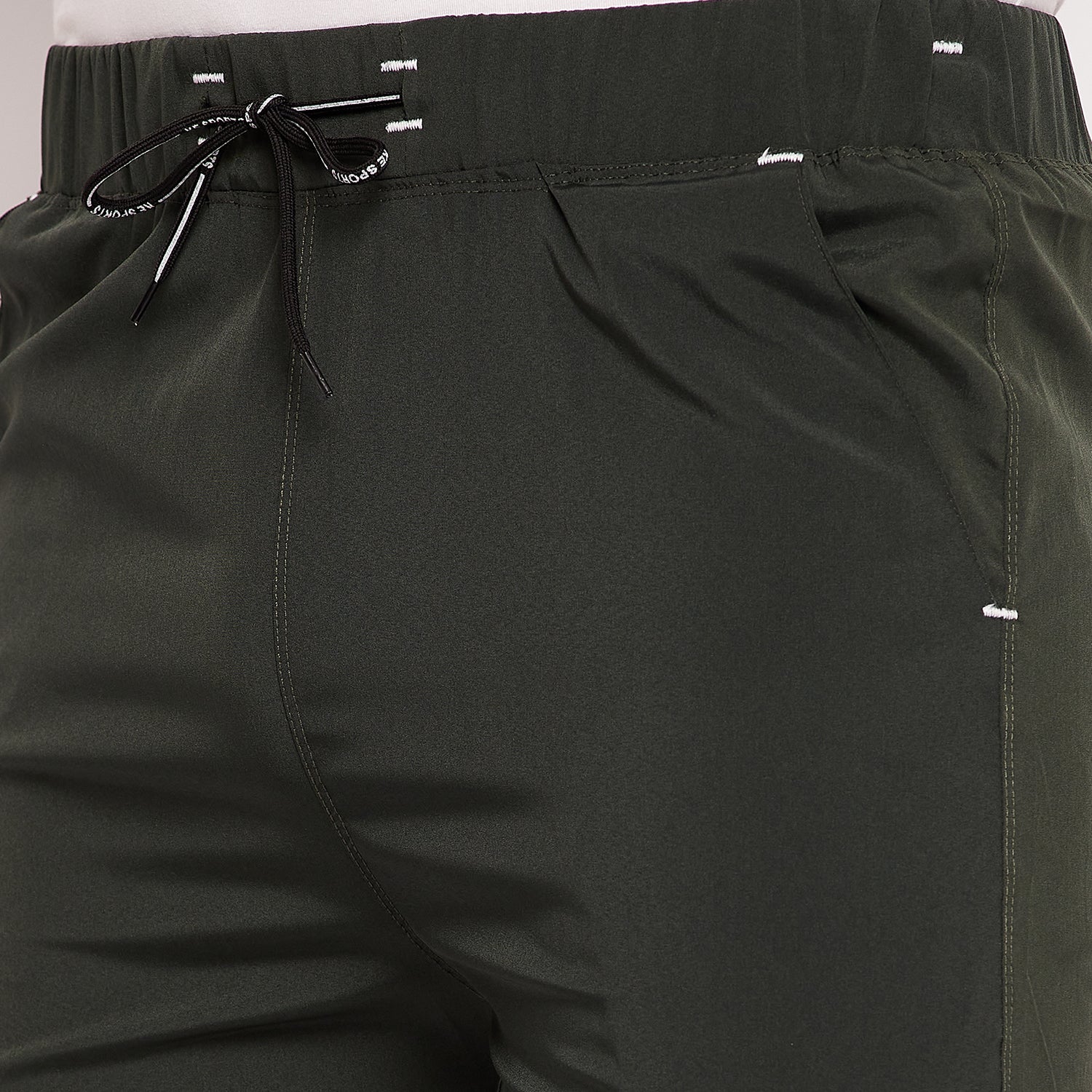 Men Tapered Fit Cargo Joggers